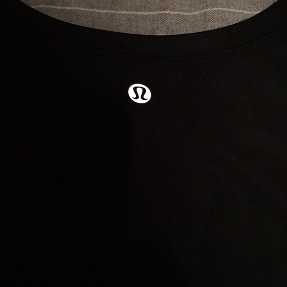 Lululemon Cropped Black Shirt - Picture 4 of 4